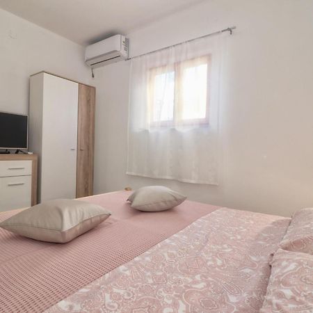 Studio Apartman Edy 3 Pula Ngoại thất bức ảnh